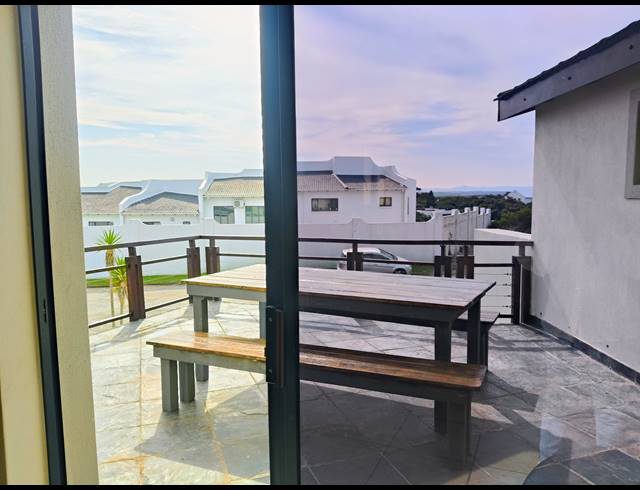 6 BEDROOM HOUSE FOR SALE IN PARADISE BEACH